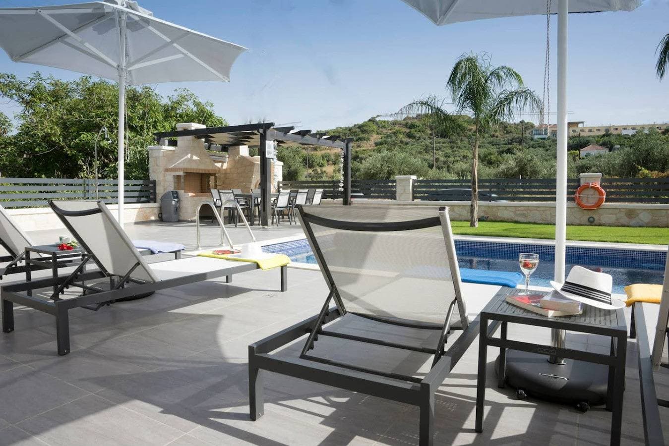 Foto 12 von 32: Villa 200m to Beach & Amenities w/Pool, Sauna, BBQ