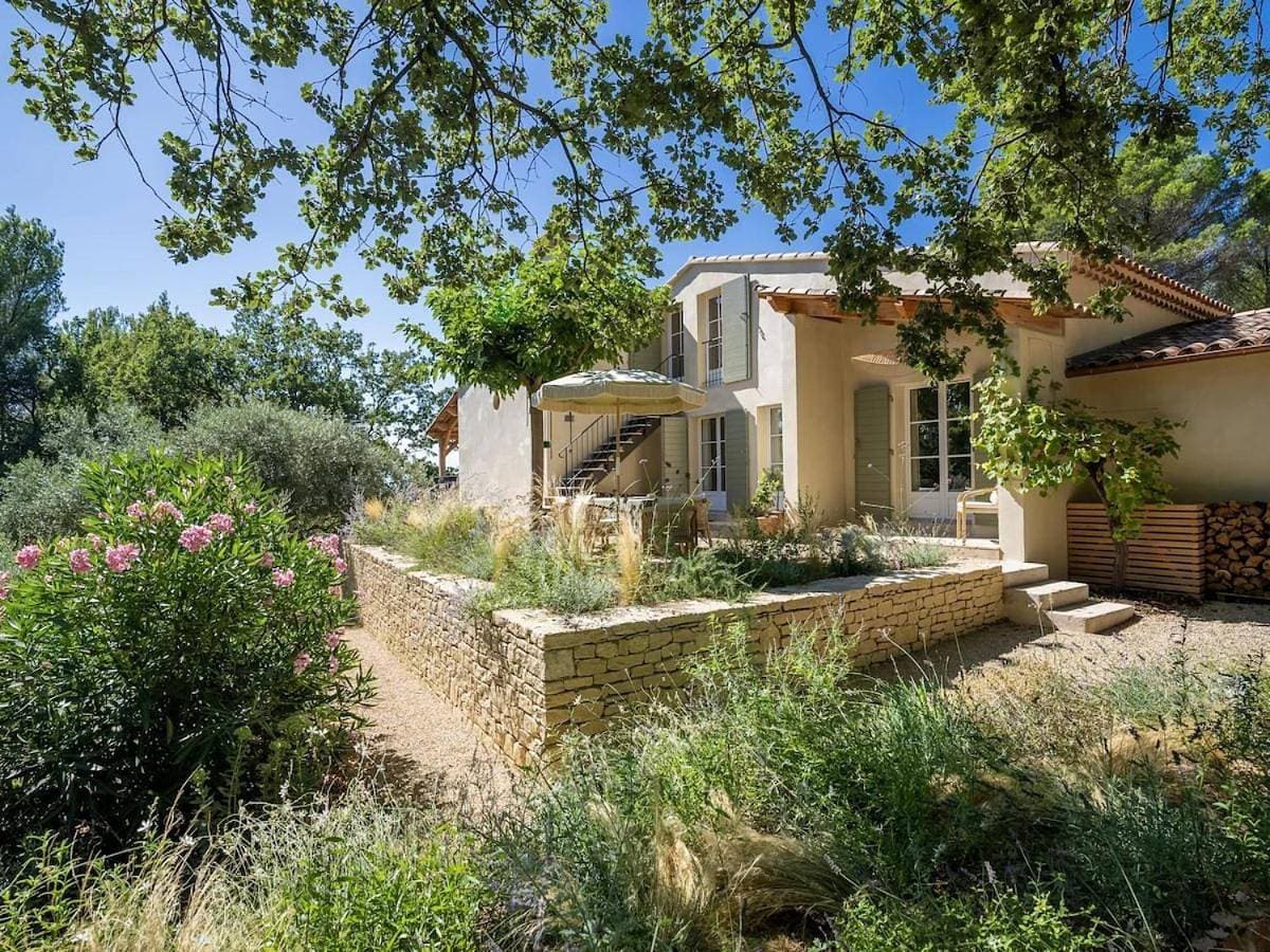 Exceptional house with pool in Lourmarin 1