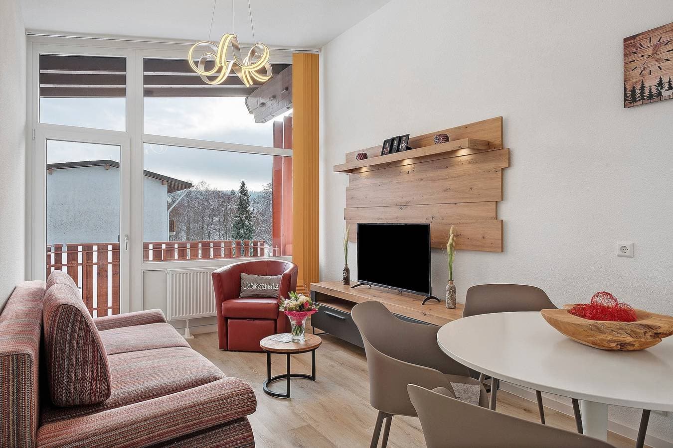 Foto 2 von 34: Ferienwohnung 'Lieblingsplatz Mit Innenpool' mit gemeinsamer Terrasse, gemeinsamem Garten und Wi-Fi