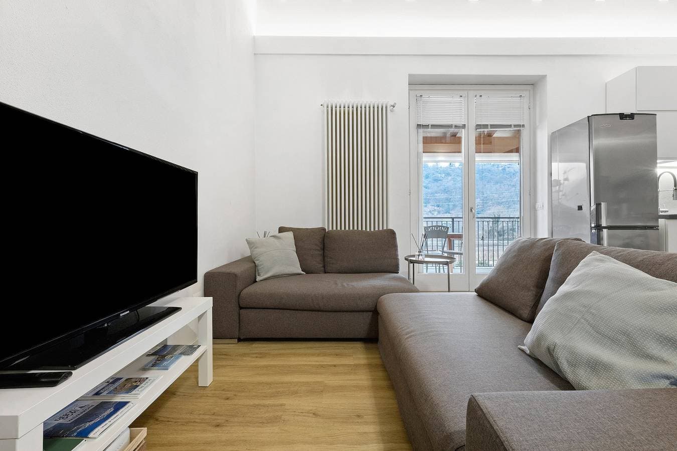Foto 3 von 35: Cleo Home – Modernes Apartment mit Terrasse und Galerieebene am Comer See