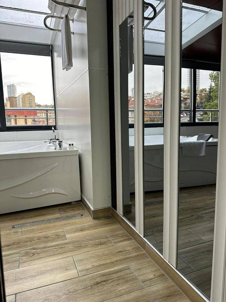 Foto 8 von 28: Deluxe Suite with Spa Bath