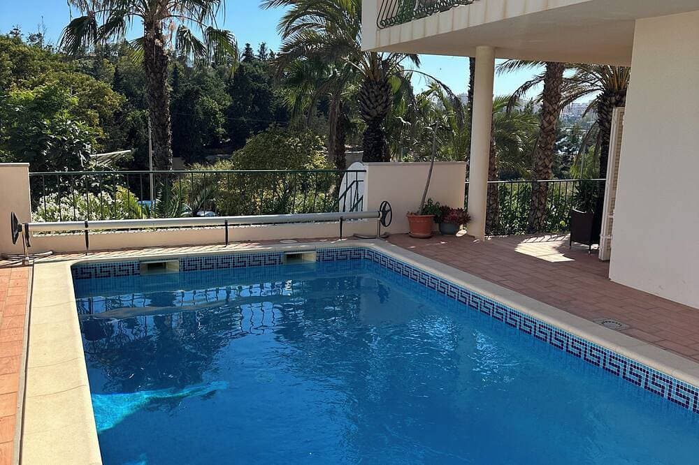 Foto 8 von 10: Luxury Villa overlooking beach-Private Pool, traditional village location