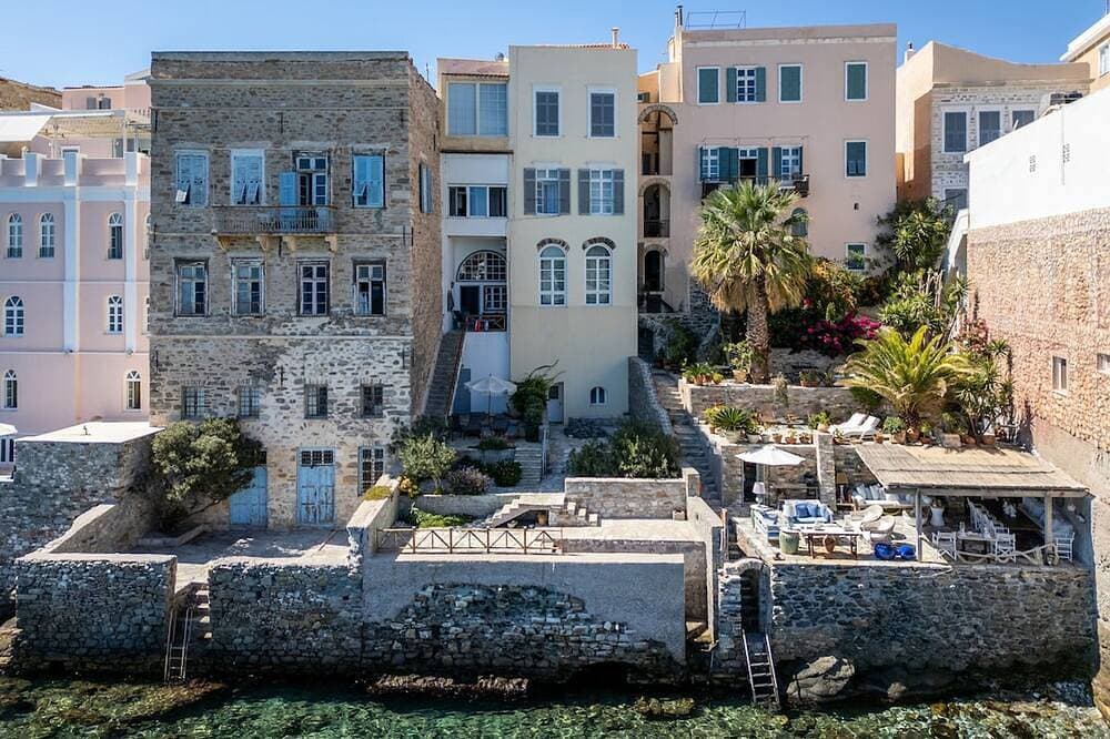 Foto 13 von 30: Seaside neoclassical property in Vaporia Ermoupoli