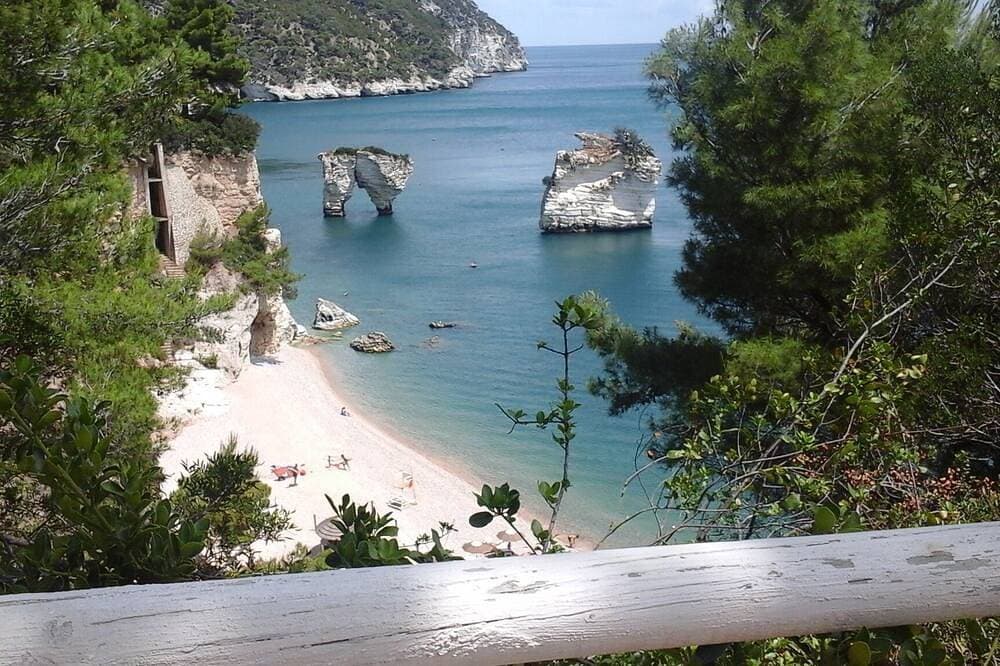 Faraglioni Di Puglia - Loc Baia Delle Zagare Mergoli 1