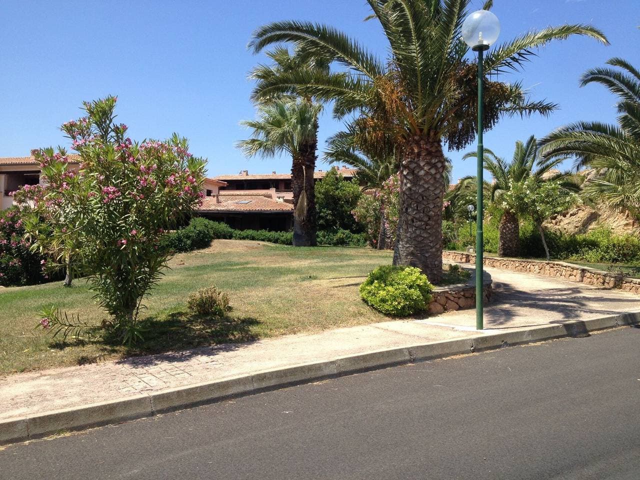 Foto 4 von 27: Apartment 'Trilocale Corallo 300 m vom Strand' mit Gemeinschaftspool, privater Terrasse und privatem Garten