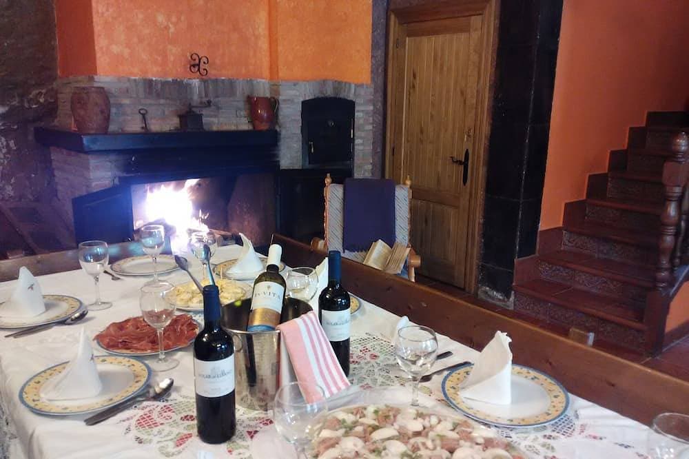 Sonderangebot, Steinfamilienhaus und Freunde mit Weinkeller, BBQ und WIFI 1