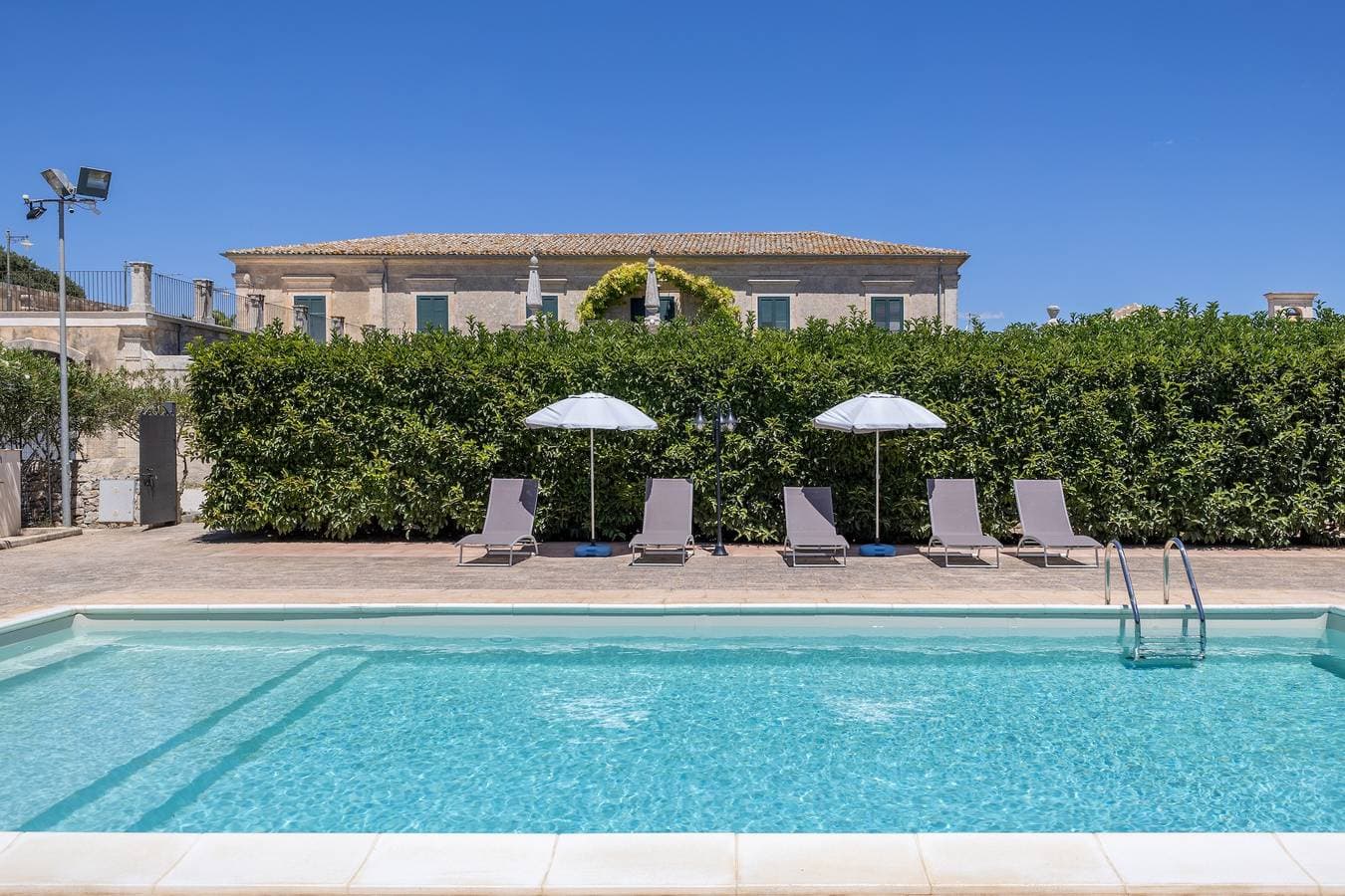 Villa Aguglie Con Piscina 1