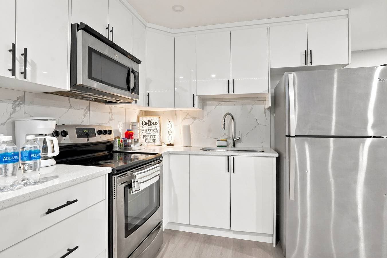 Foto 12 von 23: Gemütliches Apartment mit 1 Schlafzimmer in Calgary mit Kochnische