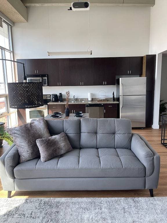 Foto 6 von 24: Modern Industrial loft in Downtown Sacramento