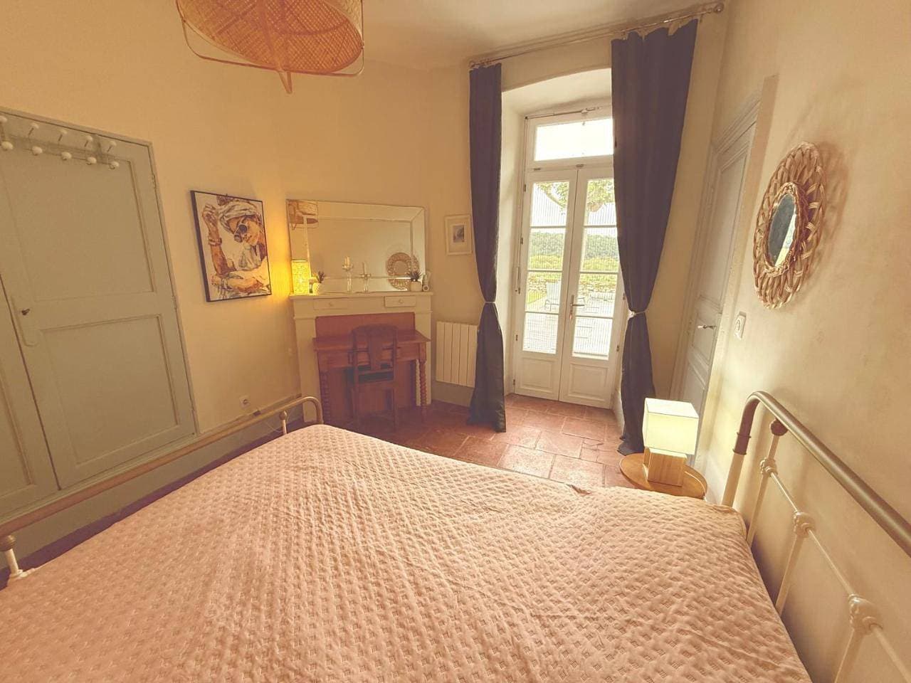 Foto 10 von 34: Studio with pool view (2 people) + 1 double room (for 3 or 4 people)