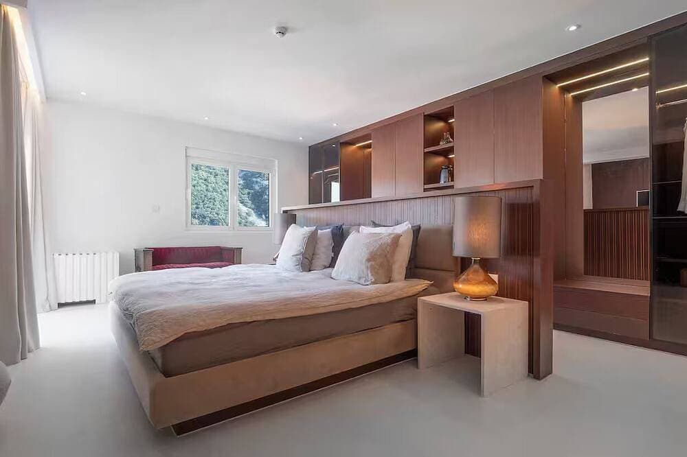 Foto 7 von 30: 1,000 m² Penthouse Retreat in Rafailovići, Budva