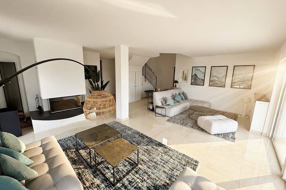Foto 12 von 21: Bastide Luxueuse - Swimming pool & Xxl view - 12/14 pers
