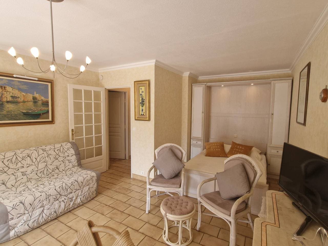 Foto 12 von 16: Studio mit Schlafbereich, Meerblick, Pool und Parkplatz in Sainte-Maxime