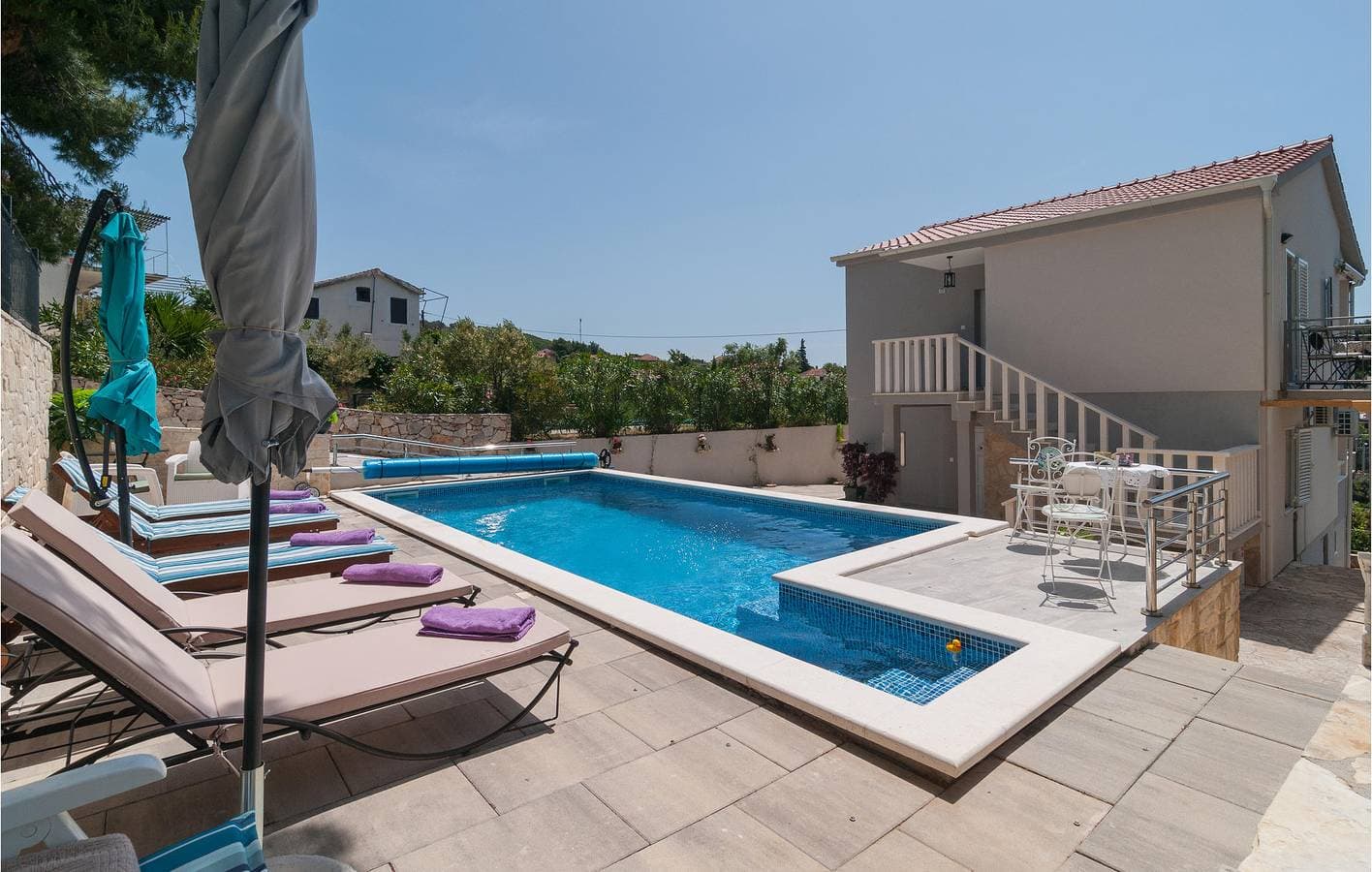 Gemütliche Ferienwohnung mit 2 Schlafzimmern, Pool und Terrasse, 400 m vom Zentrum von Maslinica entfernt 1