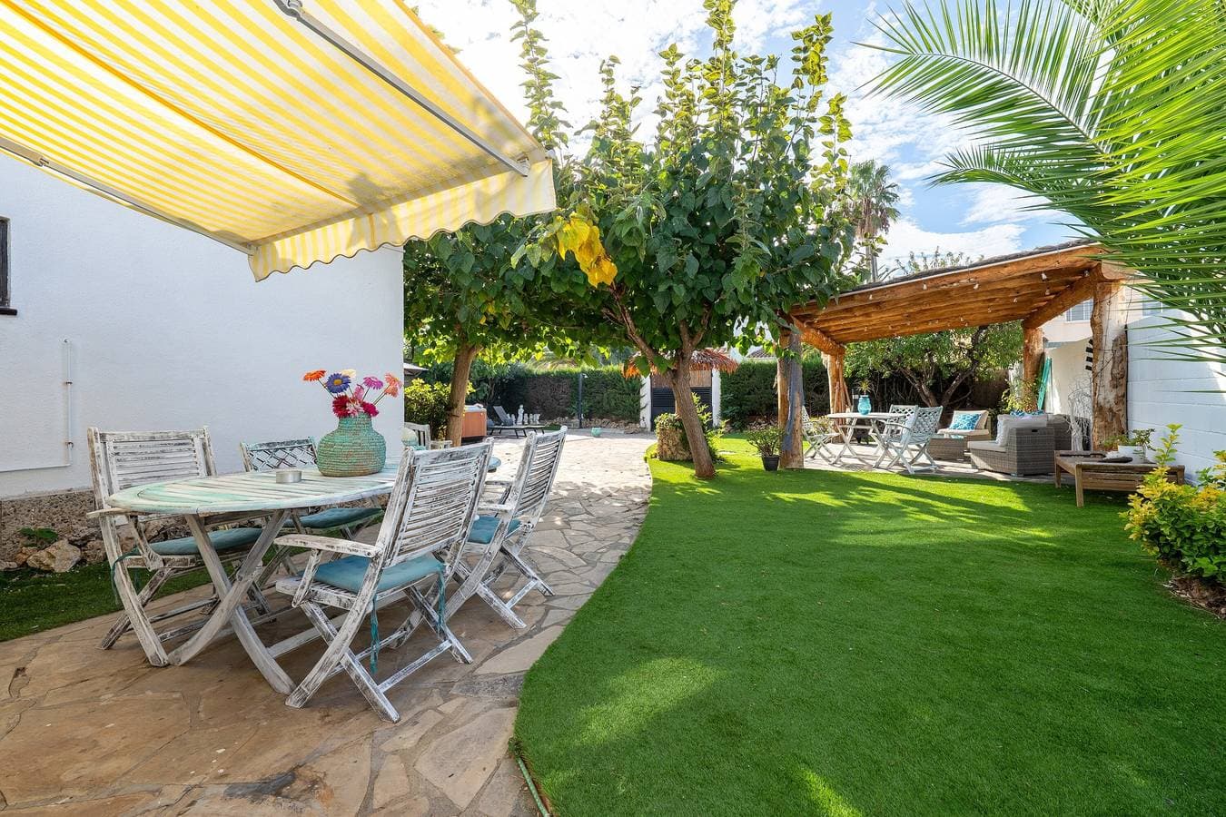 Foto 3 von 25: Ferienhaus 'Preciosa' mit privatem Garten, WLAN und Klimaanlage