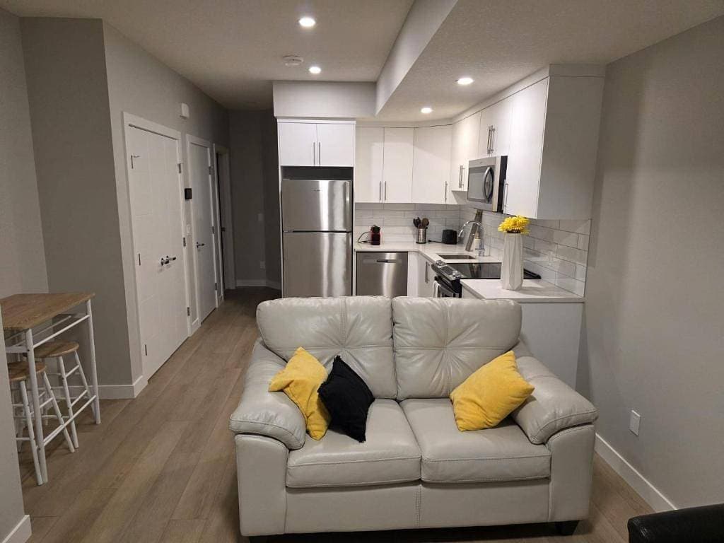 Foto 3 von 22: Geräumiges und modernes Apartment mit 2 Schlafzimmern in Calgary