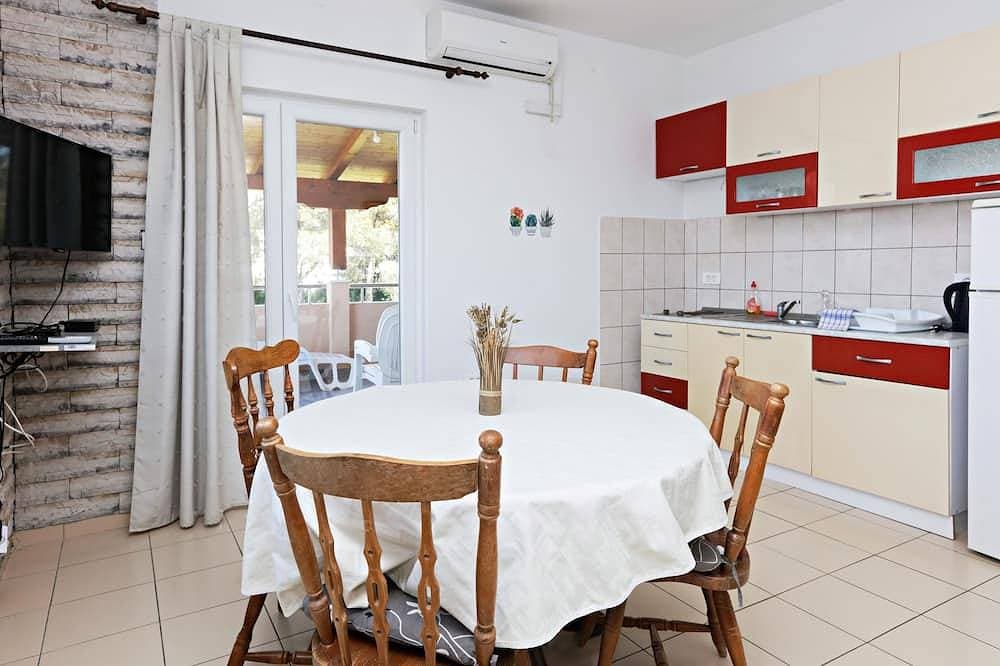 1-Zimmer-Ferienwohnung mit Balkon und Meerblick Grebastica, Sibenik 1