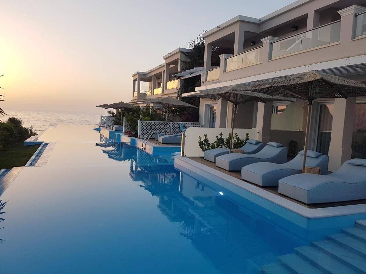 Paralia Luxury Suites 1