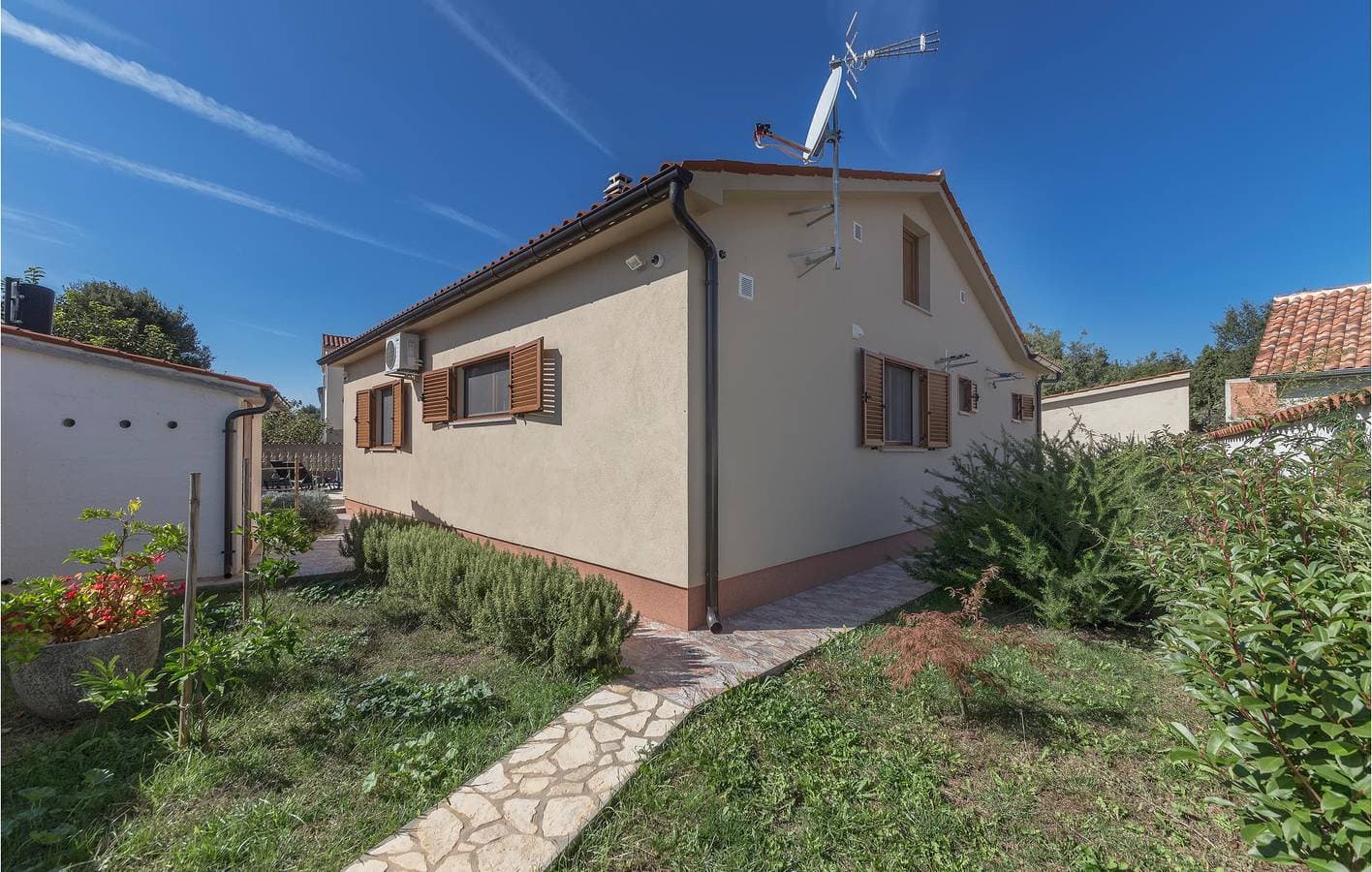 Foto 4 von 42: Geräumige Ferienwohnung mit Pool, Terrasse und WLAN – 1 km vom FKK-Strand entfernt