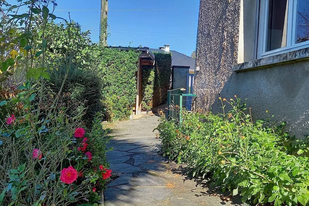 Foto 10 von 24: Terrace, Garden, Apartment 80m², mountain view, wifi, office