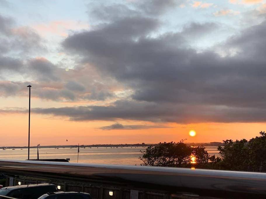 SHOREBANKS - Harbour View Apartment in Sandbanks. 1