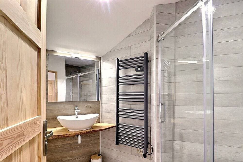 Foto 9 von 19: Le Figuier Vacation Rental - Angel Rentals in Southern Ardèche, Sleeps 4, with Private Courtyard