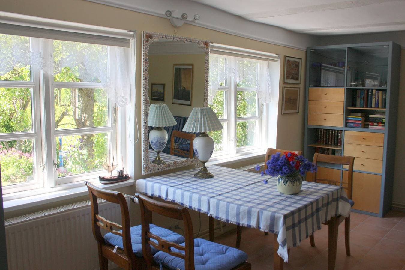 Foto 6 von 14: Im Feriengarten - Ferienwohnung Erdgeschoß