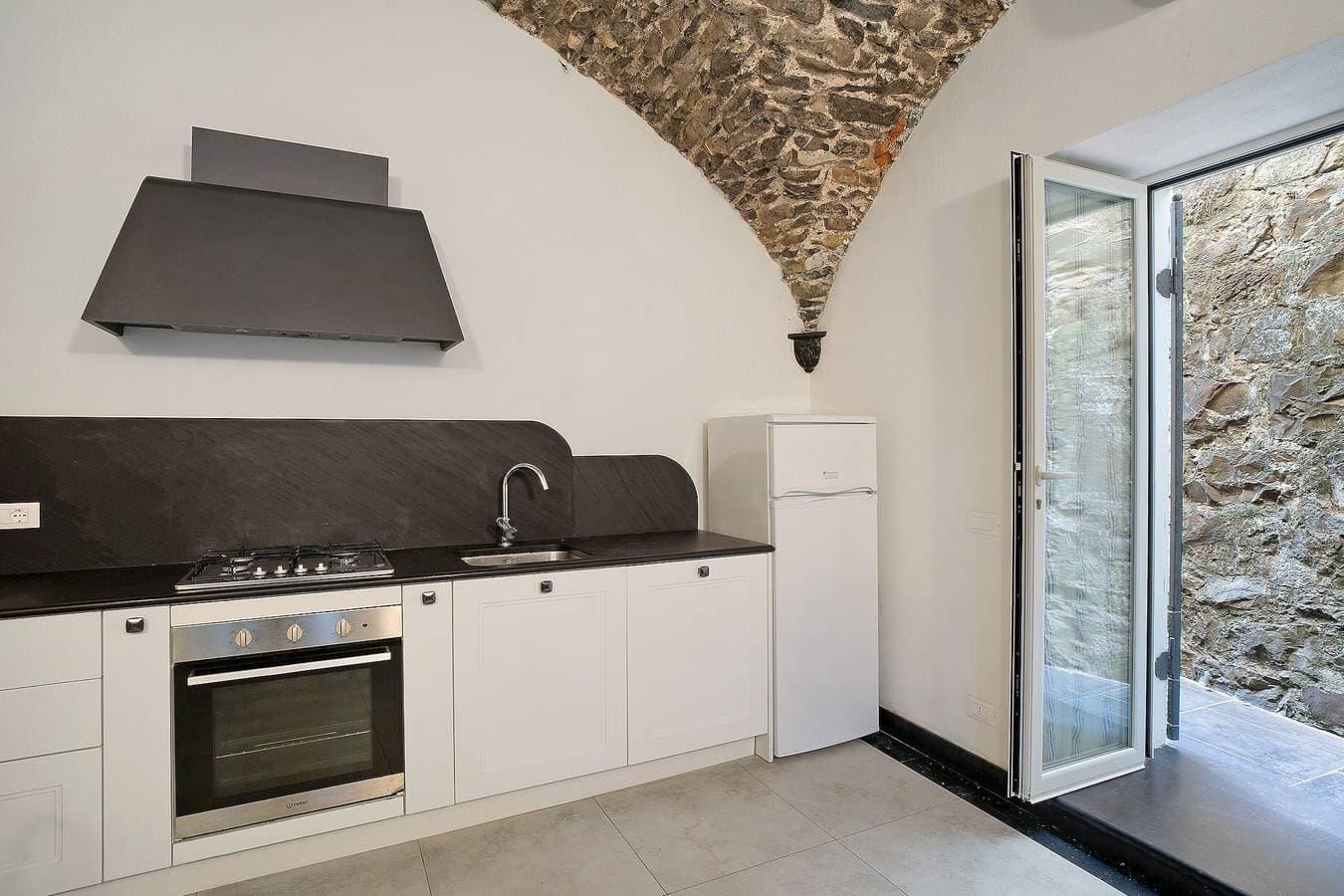 Foto 12 von 21: Ferienwohnung 'Dipinti, Borgo Dei Pescatori' mit WLAN und Klimaanlage