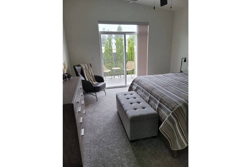 Foto 10 von 40: New Cozy, Modern 3-bedroom home. Close to dtwn Cda