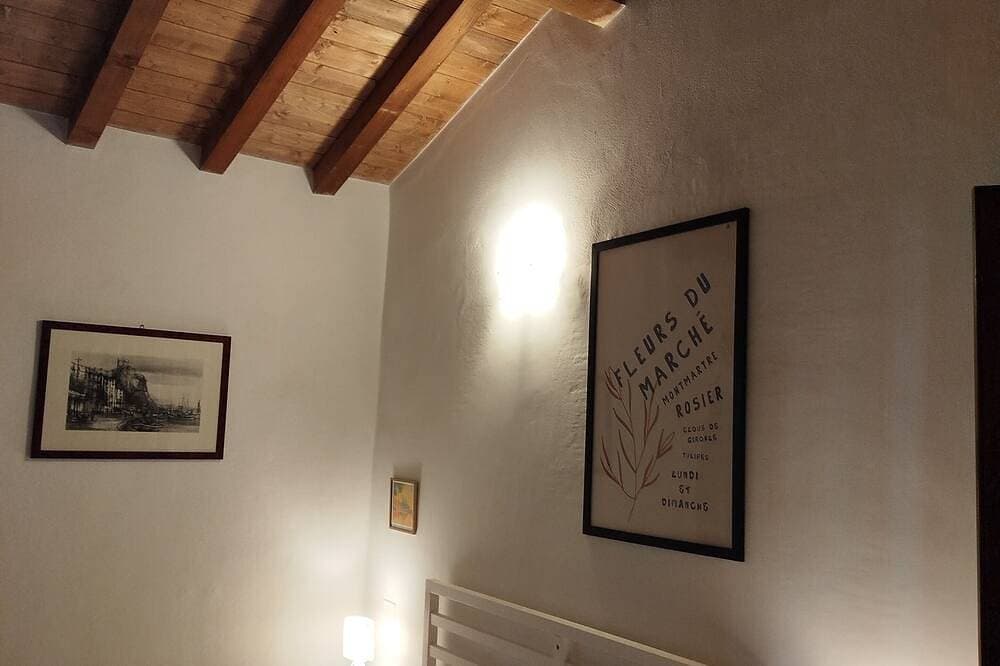 Foto 4 von 30: Typical Ligurian waterfront house in the center