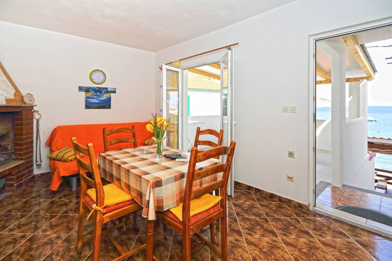 Foto 11 von 25: 2-Zimmer-Ferienwohnung am Strand Bucht Zarace, Hvar -a