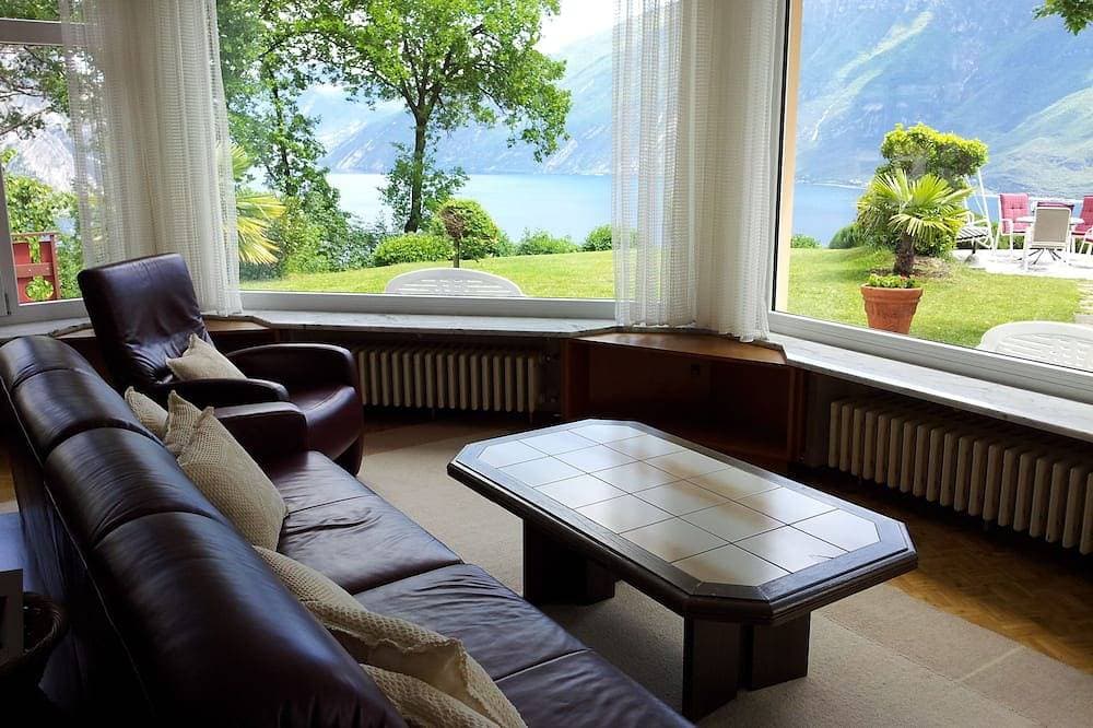 Foto 7 von 21: Villa mit eigenen Pool und freiem See- und Bergblick