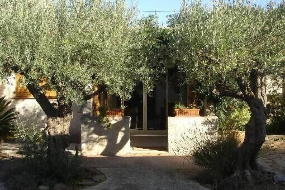 Little House angebracht, um die Villa Faviere; Bormes 1