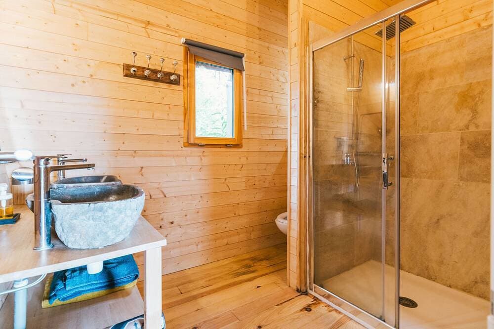 Foto 8 von 30: Cabane d'Annie-Kabine-Komfort-Ensuite mit Bad-Bergblick