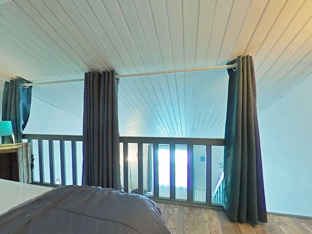 Foto 6 von 16: Helles Studio mit Mezzanine - Meerblick, 4 Schlafplätze, 250m vom Strand, nahe Hafen und Geschäften