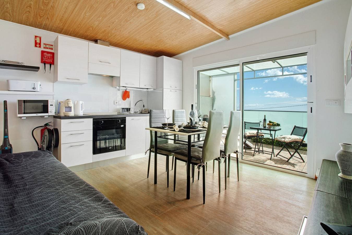 Foto 8 von 32: Ferienwohnung 'Panoramic Views I' mit Meerblick, Wi-Fi und Klimaanlage