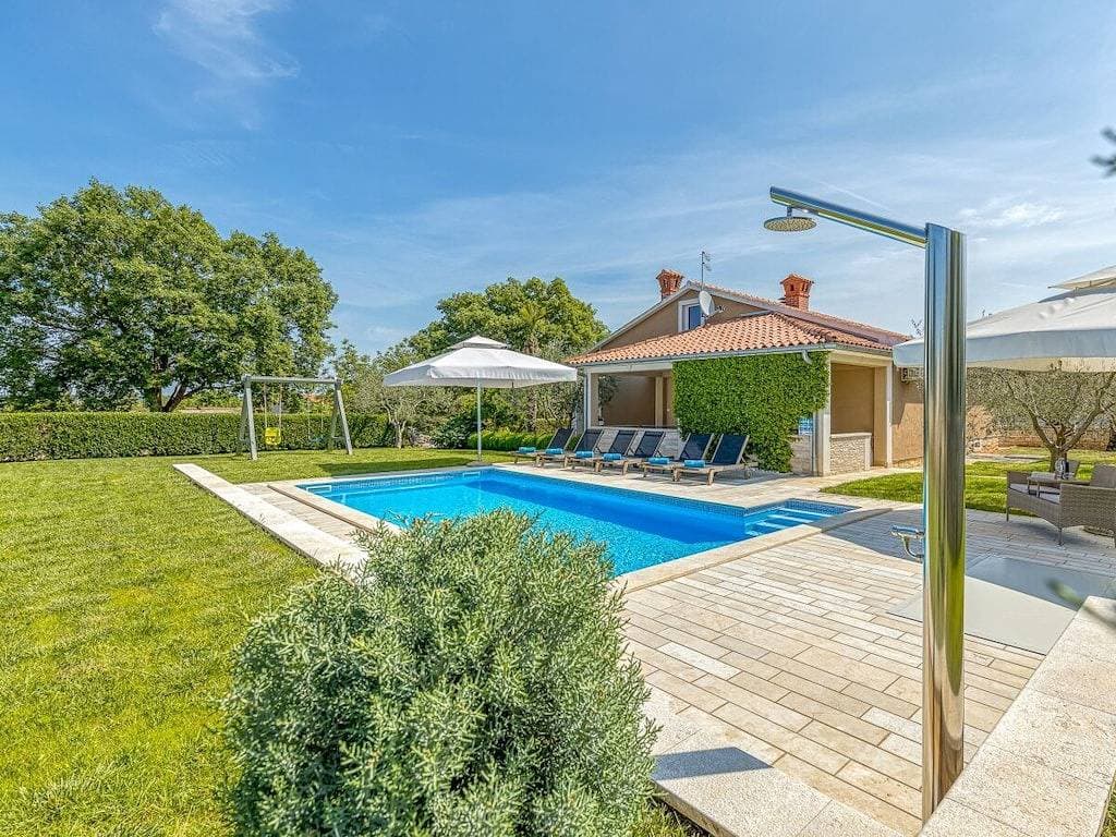 Villa in Selina mit Schwimmbecken 1