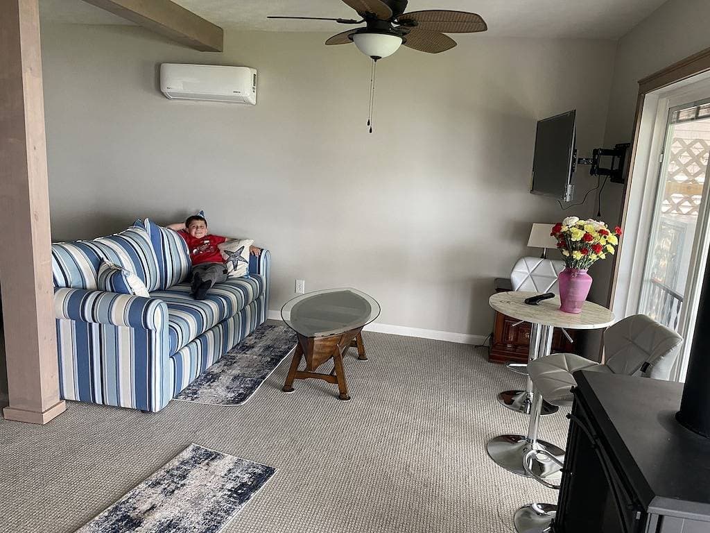 West Side, 101 'Lake Frontage, direkt am Wine Trail / ab 100 $. P / N 1