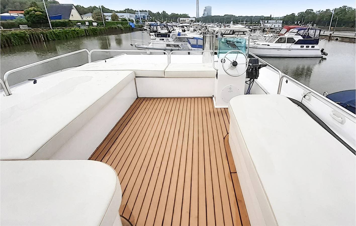 Foto 3 von 9: Hausboot mit Seeblick, Sauna und Terrasse - 1,5 km nach Neuruppin