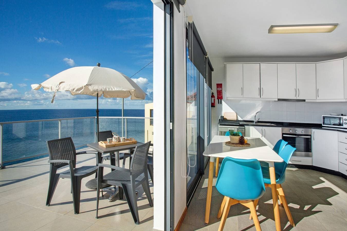 Foto 13 von 43: Ferienwohnung 'The Wave House - Two Bedroom' mit Meerblick, Wi-Fi und Klimaanlage