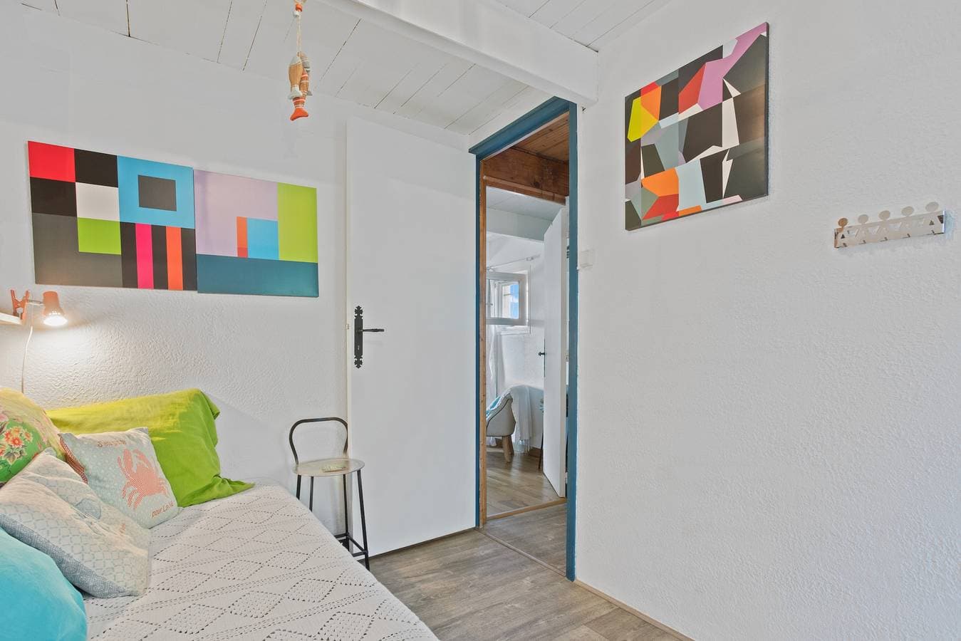 Foto 5 von 22: Gästezimmer „Au Jardin Des Couleurs“ mit Bergblick, WLAN und Klimaanlage