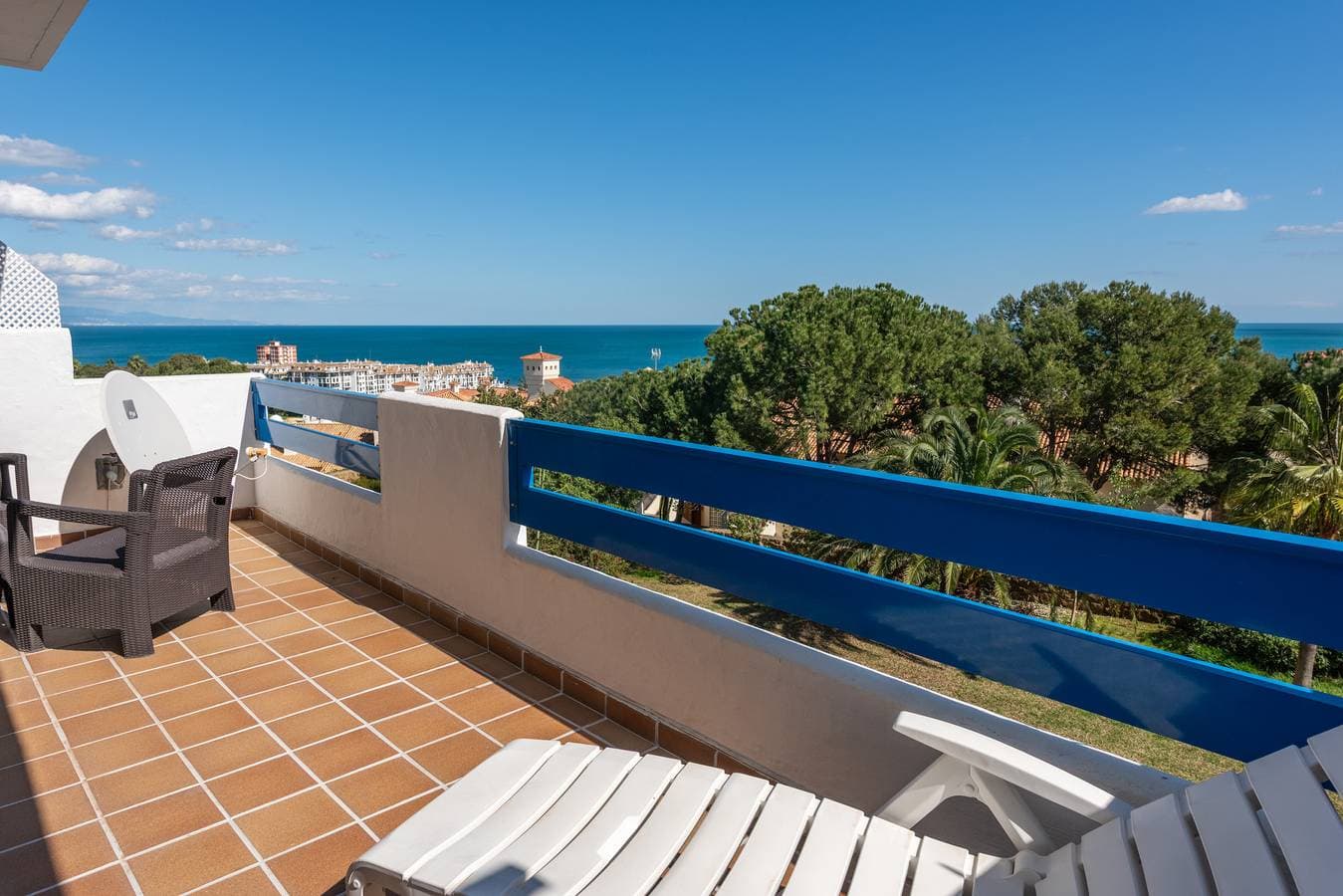 Foto 13 von 32: Duquesa Suites 2424 Azure Skyline