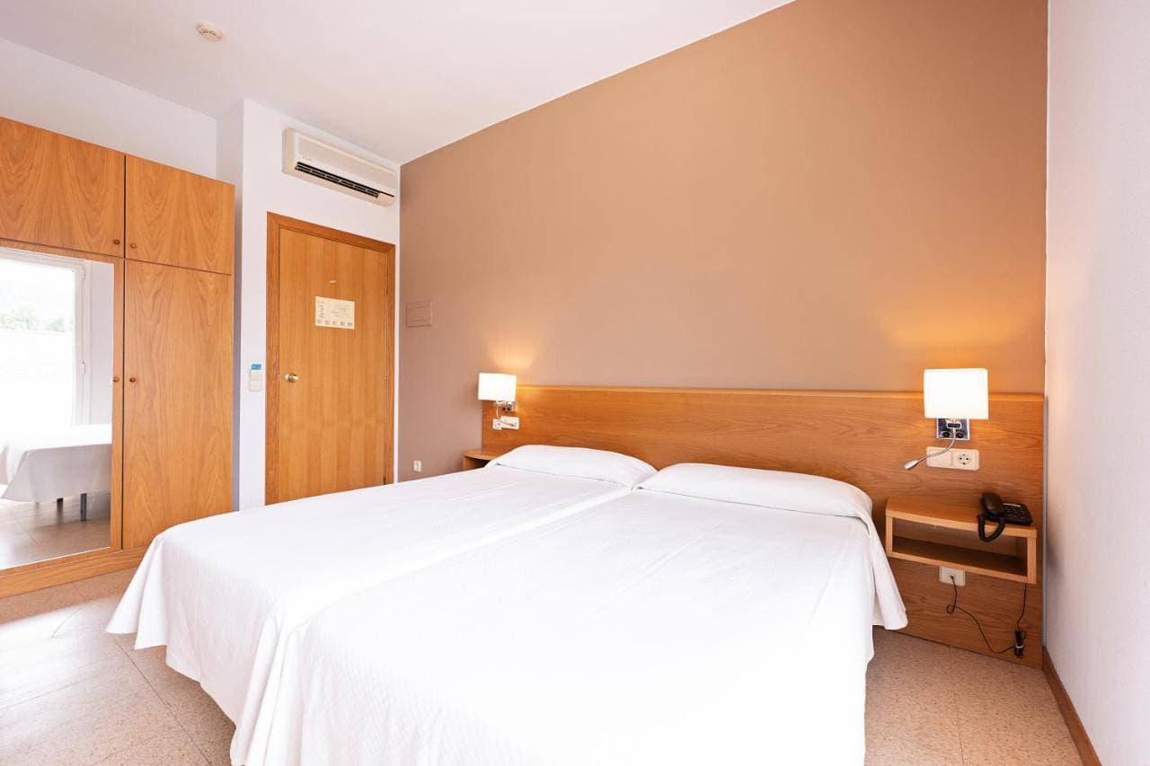 Foto 4 von 8: Twin Room with Bath