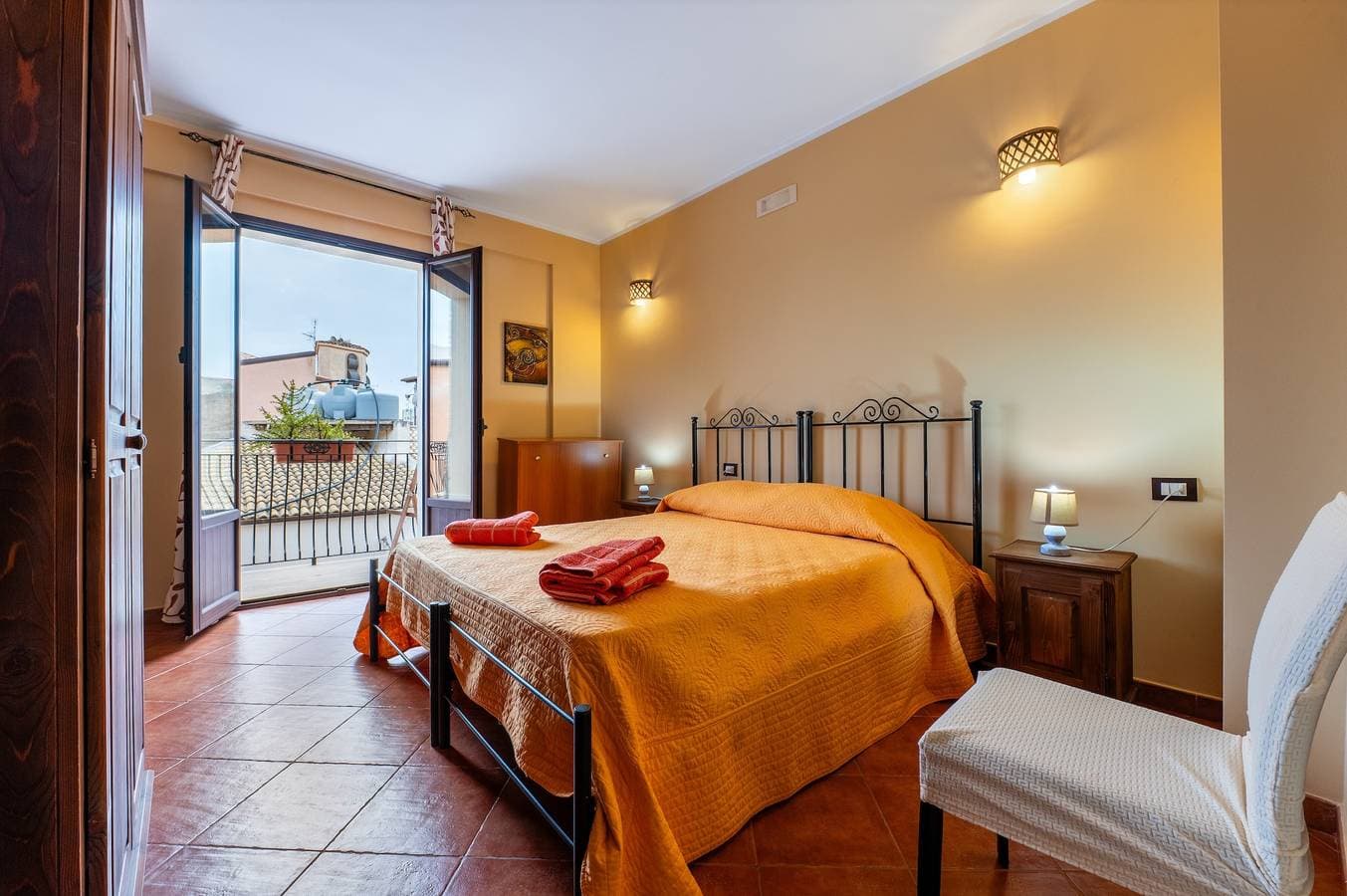Foto 2 von 25: Zimmer 'B&B San Domenico – Comfort Doppelzimmer' mit Balkon, WLAN und Klimaanlage