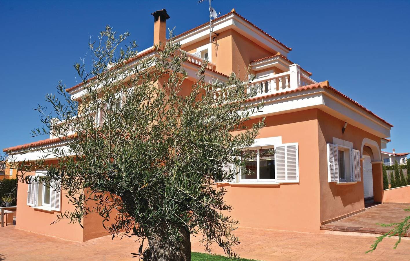 Foto 4 von 46: Geräumiges Apartment mit Pool, Küche & WiFi - Nähe Strand & Stadt