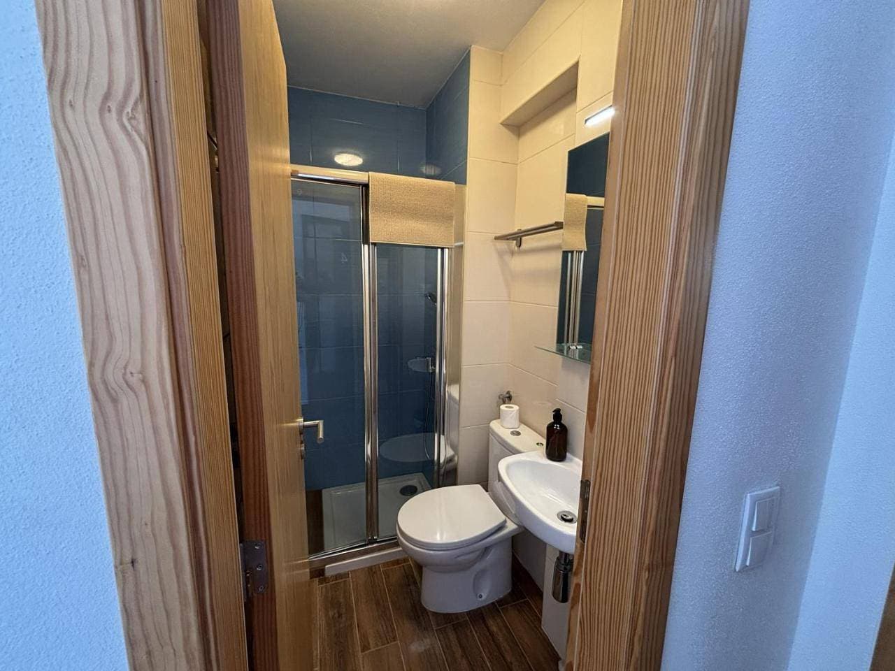 Foto 13 von 15: Double Room with Private Bathroom