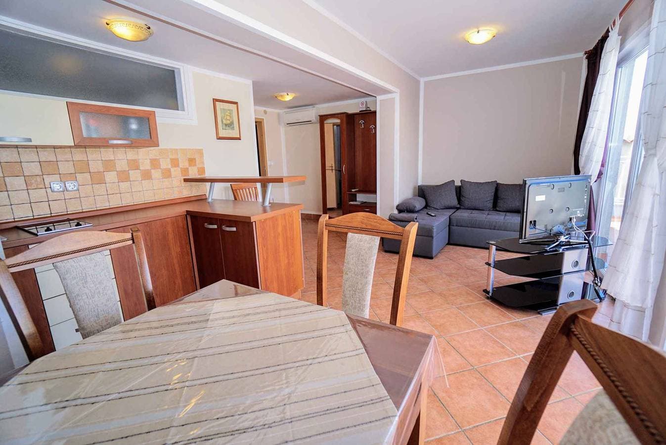 Foto 11 von 25: Ferienwohnung mit Balkon und Meerblick