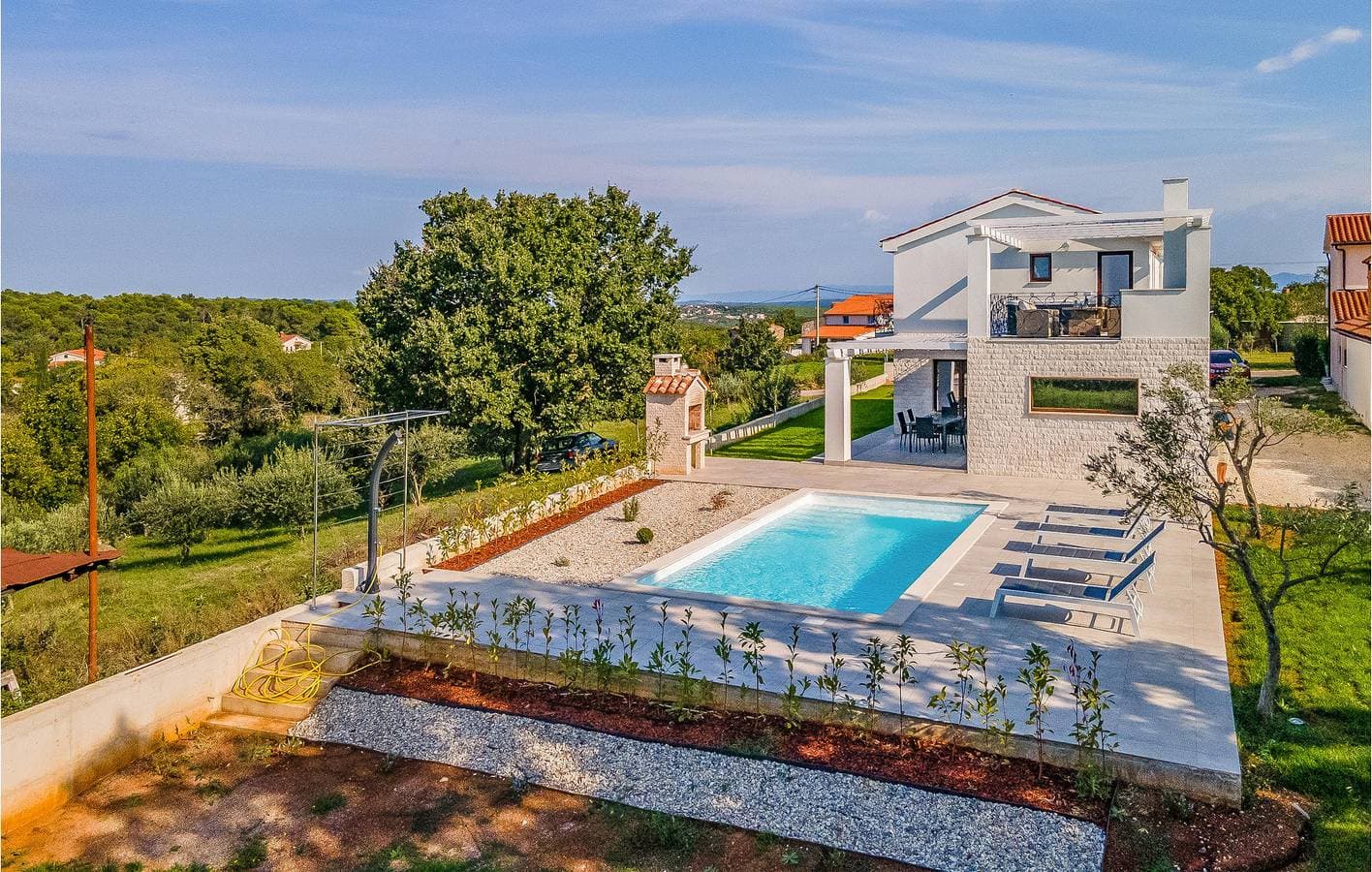 Foto 2 von 47: Gemütliche Ferienwohnung mit 1 Schlafzimmer, Terrasse, Pool und WLAN in der Nähe von Rebici