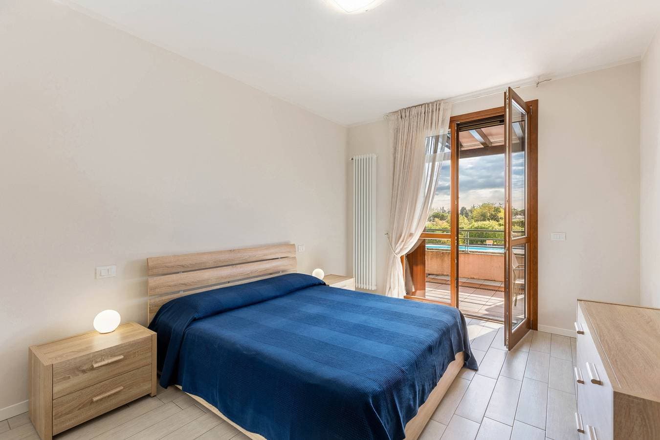 Foto 9 von 33: Apartment 'Delizioso Residence Vista Lago' mit Seeblick, WLAN und Klimaanlage
