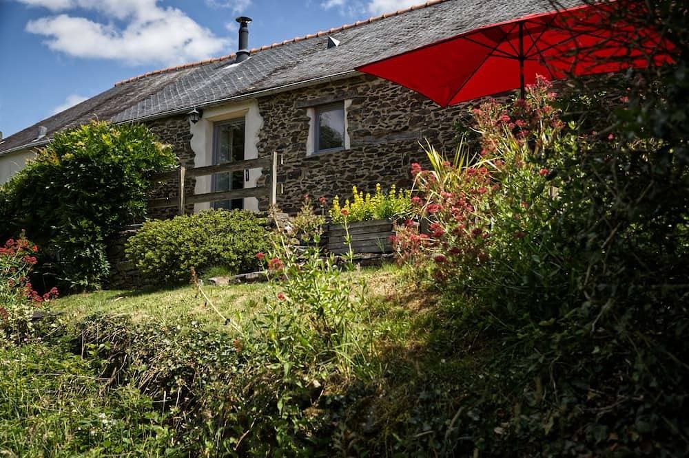 Idyllic Country Location for couples, central, peaceful, 5 mins from shops, WIFI 1